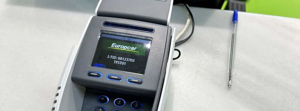 Ein Kreditkartenlesegerät von Europcar zur Hinterlegung der Kaution